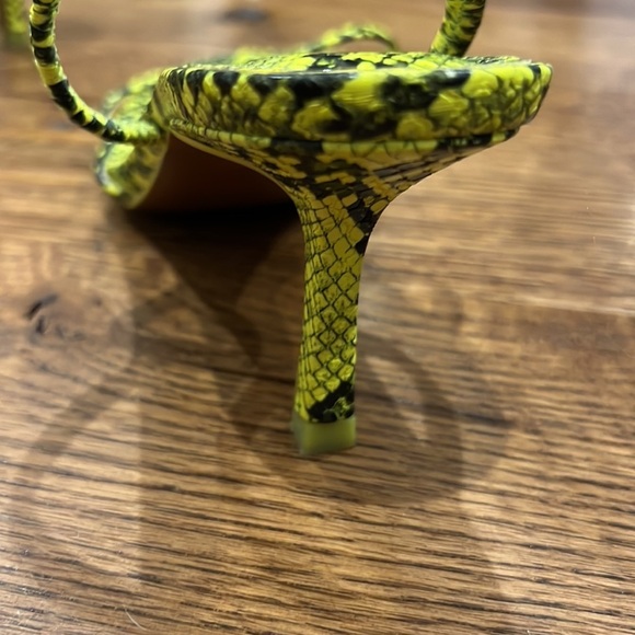 Zara Women’s Yellow and Black Snakeskin Print Heels - Picture 4 of 7